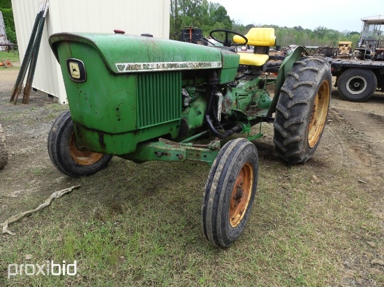 JOHN DEERE 820 TRACTOR