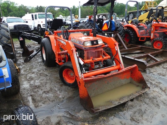 KUBOTA B2150 TRACTOR W/ LOADER& BACHOE ATTACHMENT