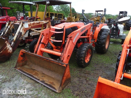 KUBOTA L3240 TRACTOR