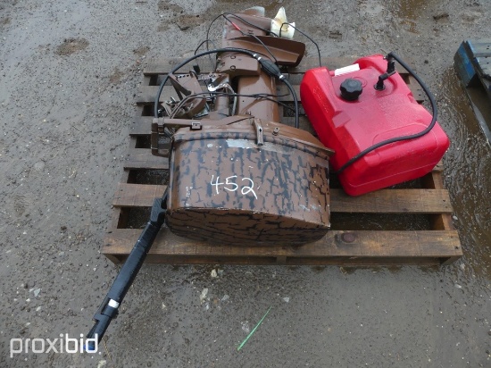 BOAT MOTOR W/GAS TANK