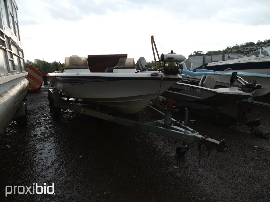 1999 CHAMPION BOAT ON TRAILER
