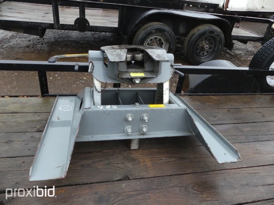 B&W COMPANION 5TH WHEEL HITCH