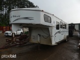 SIERRA 3 HORSE SLANT W/LIVING QUARTERS