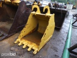 CAT EXCAVATOR BUCKET