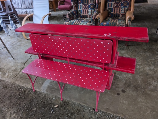 RED BENCHES