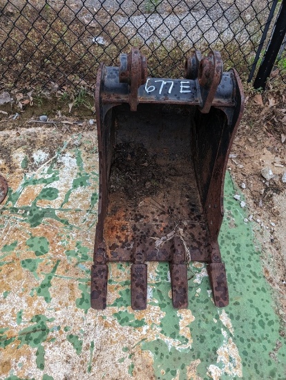 CAT EXCAVATOR BUCKET