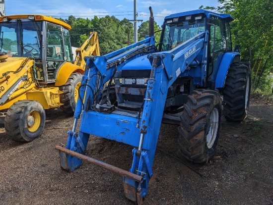NEW HOLLAND 8260 TRACTOR