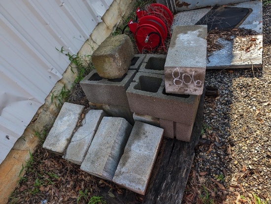 PALLET OF CINDER BLOCKS