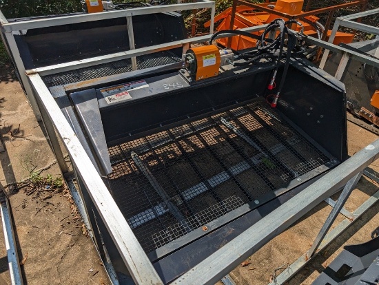 WOLVERINE QUICK ATTACH HYDRAULIC BUCKET W/SCREEN