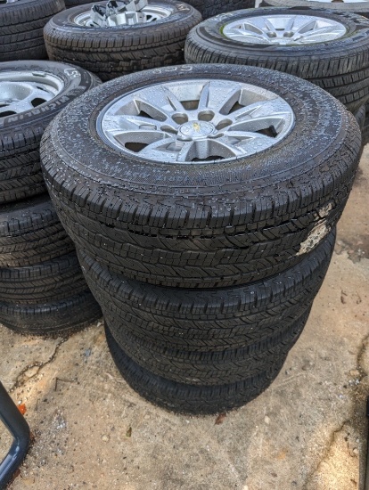 (4) GRABBER 255/70R17 TIRES OM RIMS FITS CHEVY