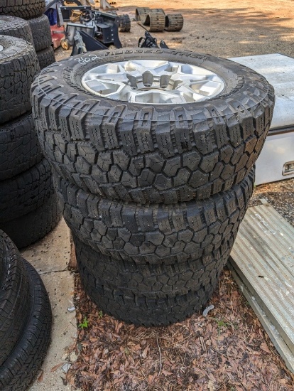 (4) LT 275/70R18 TIRES W/RIMS