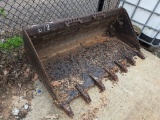 QUICK ATTACH BUCKET