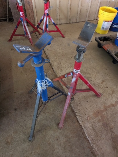 2 PIPE STANDS