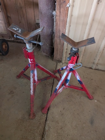 2 PIPE STANDS