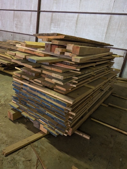 BIG PILE OF LUMBER APPROX 140 PIECES