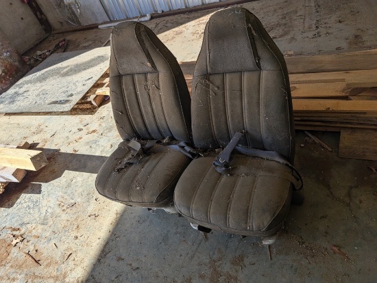 2 TRUCK SEATS