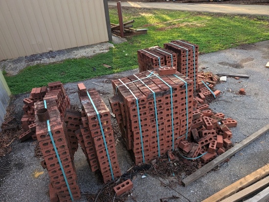 APPROX 1000 BRICKS