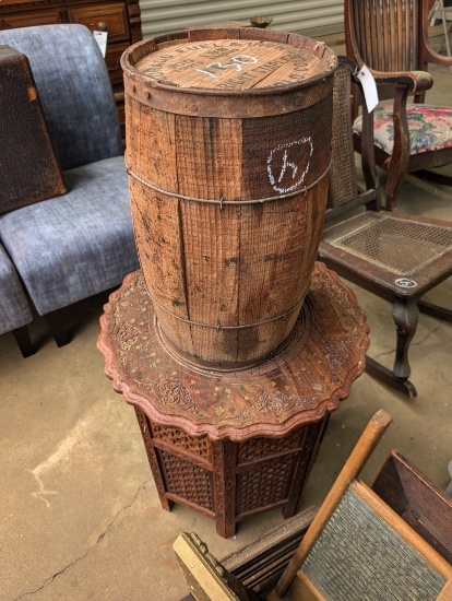 END TABLE & SMALL WHISKEY BARREL