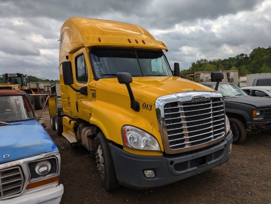 2013 FREIGHTLINER SLEEPER TRUCK