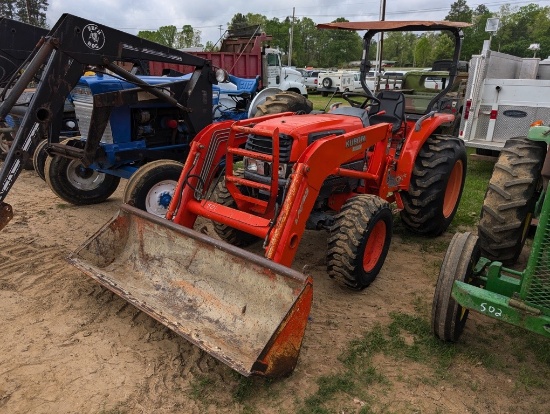 KUBOTA L3130 TRACTOR W/FRONT END LOADER
