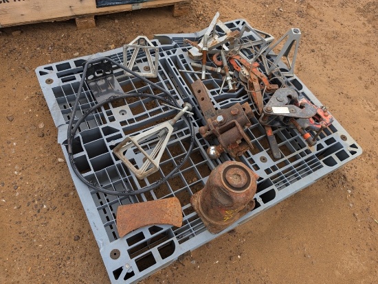 PALLET W/ HYDRAULIC JACK, HITCHES, ETC