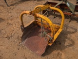 SMALL DIRT SCOOP
