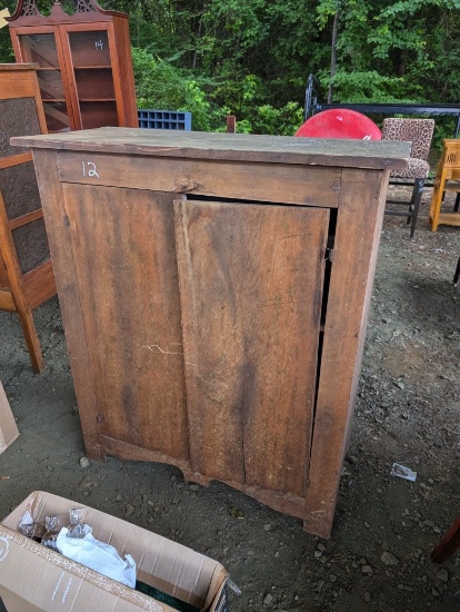 ANTIQUE DOUBLE DOOR CABINET
