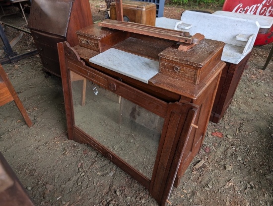 DRESSER