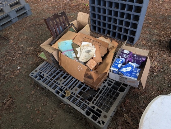 PALLET W/ANTIQUES & MISC