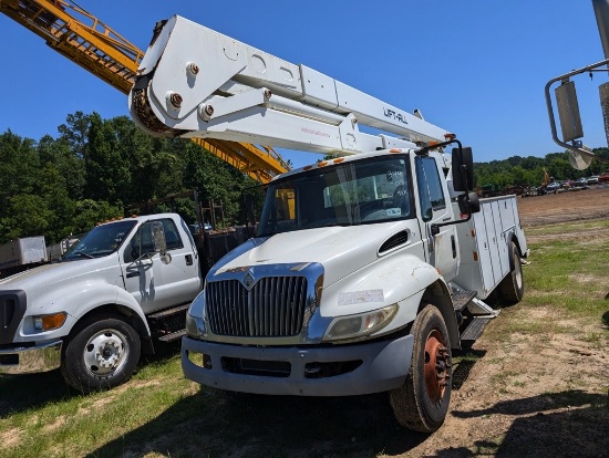 2008 INTERNATIONAL 4300 DT466 BUCKET TRUCK