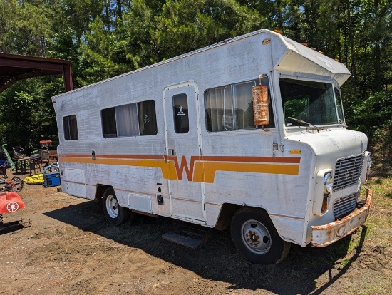 1980 ANTIQUE BRAVE WINNEBAGO MOTORHOME W/ AC