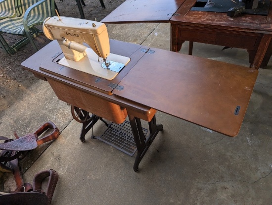 SINGER SEWING MACHINE