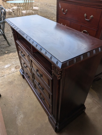 DRESSER