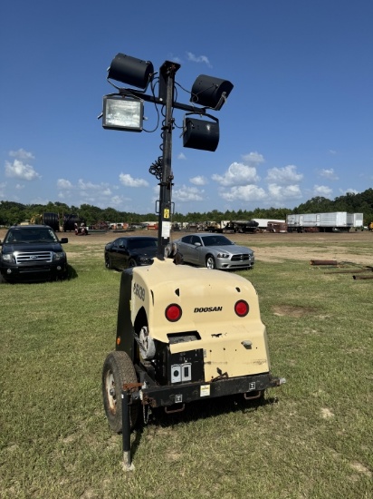 DOOSAN LIGHT PLANT ON TRAILER, DIESEL