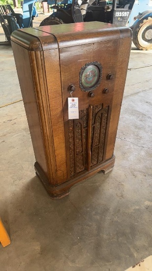 ANTIQUE JUKE BOX