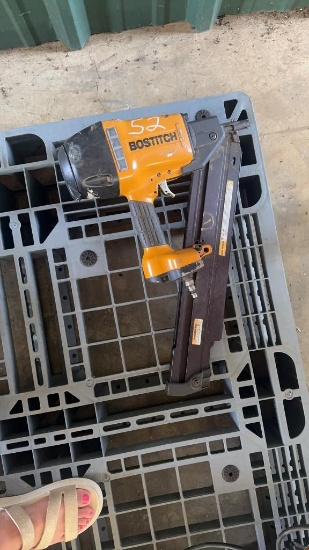 BOSTITCH NAIL GUN
