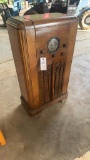 ANTIQUE JUKE BOX