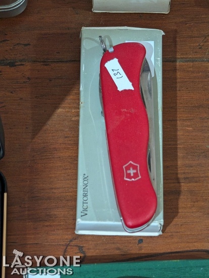 SWISS ARMY PICKNICKER KNIFE