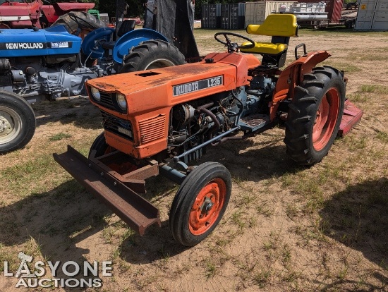 Kubota L235 Tractor, Gas