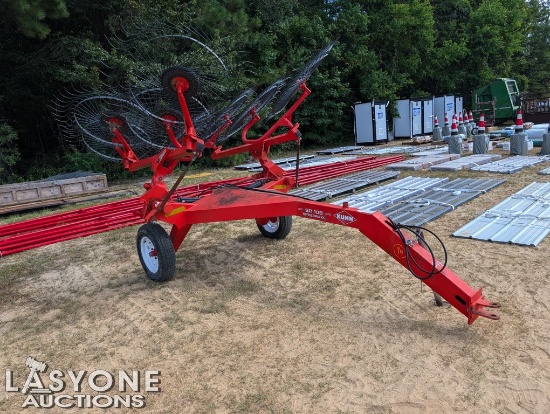 Kuhn Sr108 Speed Hay Rake, 8 Wheel