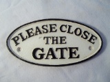 Cast Iron Please Close The Gate Sign Plaque