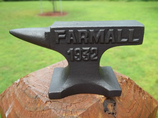 Farmall 1932 Mini Iron Advertising Anvil Salesman Sample Paperweight Heavy
