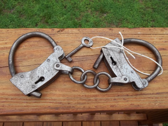 Old West Police Handcuffs Shackles With Working Key Chrome Metal Handcuffs Adjustable Cuffs