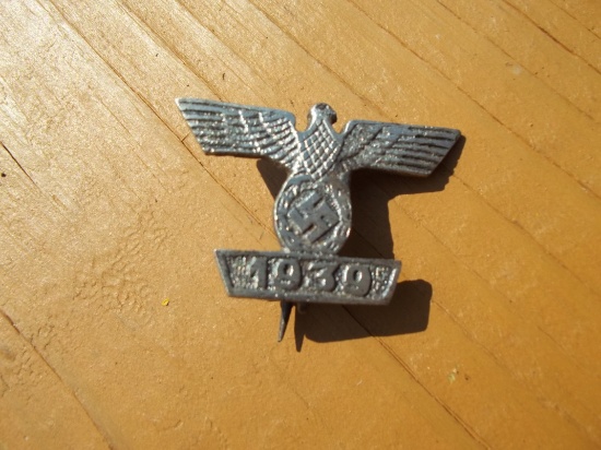 Metal Nazi German 1939 Pin Eagle & Swastika Badge