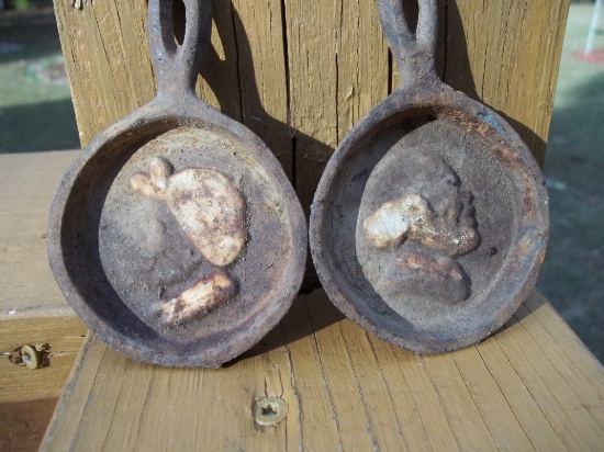 2 Small Cast Iron Mini Black American Skillets Frying Pans Moses & Mammy