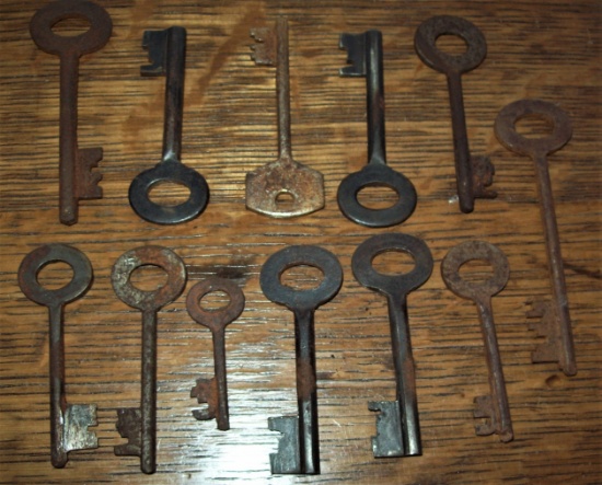 Lot of 12 vintage Skeleton Keys