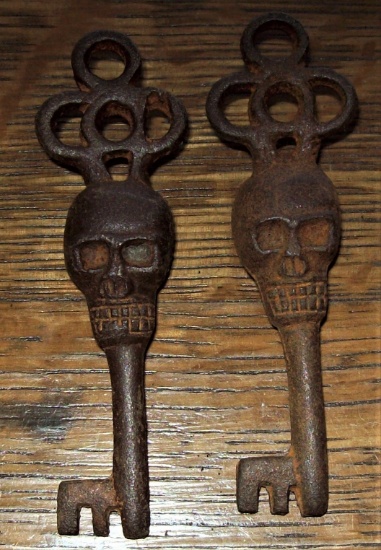 Lot of 2 Skull Skeleton Keys 3 3/4" tall