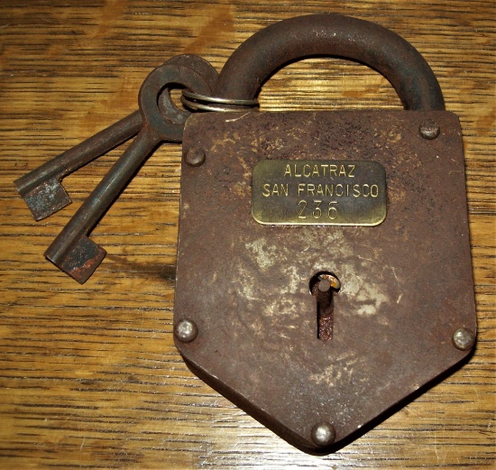 Alcatrez San Francisco Cast Iron Lock with 2 Keys 5" x 3"