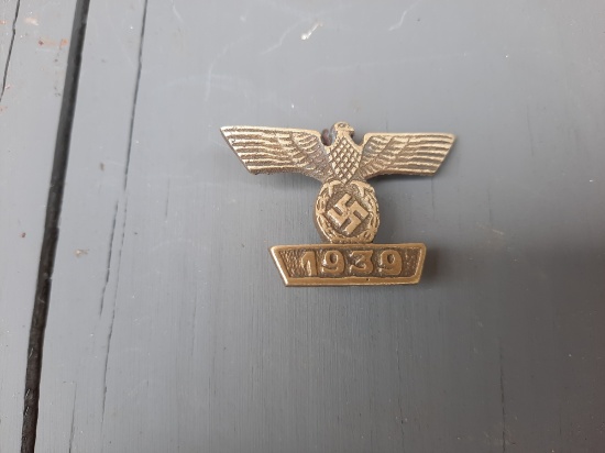 Metal Nazi German 1939 Pin Eagle & Swastika Badge