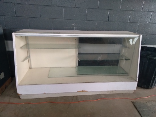 Slanted Front Showcase